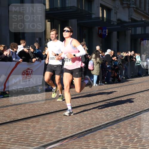 06.10.2024 - 19. swb-Marathon Bremen Strokosch-Dieckow http://msf.ph/oto/7369640 06.10.2024 10:36:19 Laufen 7719, 8657, 8825, 8955, 9105 meine-sportfotos.de