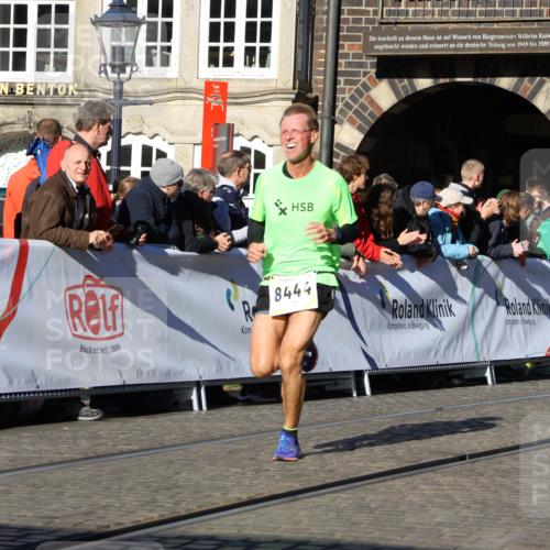 06.10.2024 - 19. swb-Marathon Bremen Strokosch-Dieckow http://msf.ph/oto/7369655 06.10.2024 10:41:48 Ziel 7033, 8444, 8446, 9026, 9064 meine-sportfotos.de