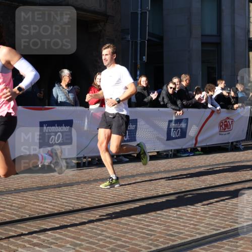 06.10.2024 - 19. swb-Marathon Bremen Strokosch-Dieckow http://msf.ph/oto/7369707 06.10.2024 10:36:20 Laufen 7719, 8657, 8825, 8955, 9105 meine-sportfotos.de