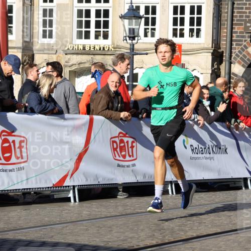 06.10.2024 - 19. swb-Marathon Bremen Strokosch-Dieckow http://msf.ph/oto/7369754 06.10.2024 10:41:51 Ziel 7033, 8444, 8446, 8992, 9026, 9064 meine-sportfotos.de