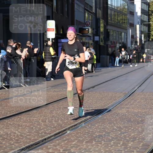 06.10.2024 - 19. swb-Marathon Bremen Strokosch-Dieckow http://msf.ph/oto/7369762 06.10.2024 10:36:27 Laufen 7719, 8955, 9105 meine-sportfotos.de