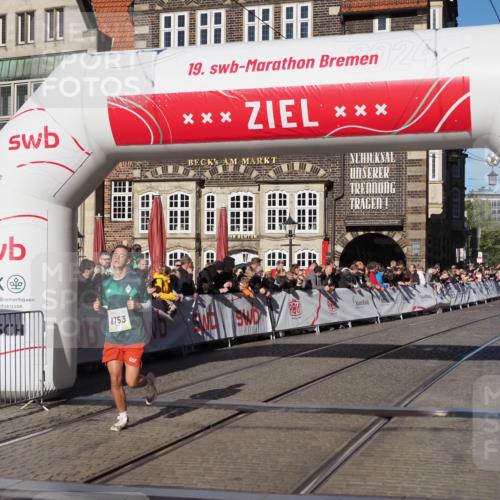 06.10.2024 - 19. swb-Marathon Bremen Luisa Fischer http://msf.ph/oto/7369780 06.10.2024 10:32:38 Ziel 8753, 8780 meine-sportfotos.de