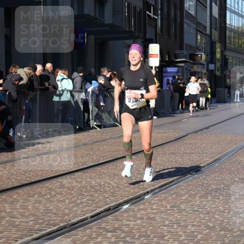 06.10.2024 - 19. swb-Marathon Bremen Strokosch-Dieckow http://msf.ph/oto/7369791 06.10.2024 10:36:27 Laufen 7719, 8955, 9105 meine-sportfotos.de