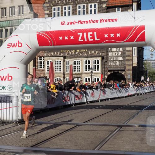 06.10.2024 - 19. swb-Marathon Bremen Luisa Fischer http://msf.ph/oto/7369795 06.10.2024 10:32:39 Ziel 8753, 8780 meine-sportfotos.de