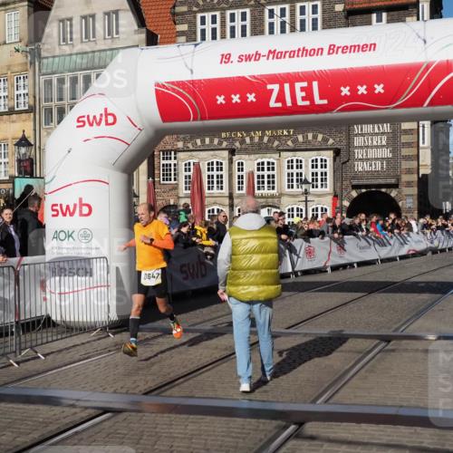 06.10.2024 - 19. swb-Marathon Bremen Luisa Fischer http://msf.ph/oto/7369990 06.10.2024 10:33:03 Ziel 8647 meine-sportfotos.de