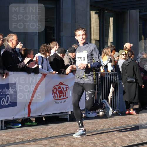 06.10.2024 - 19. swb-Marathon Bremen Strokosch-Dieckow http://msf.ph/oto/7370026 06.10.2024 10:36:44 Laufen 7230, 7376, 7719, 8093, 8292, 8797, 8937 meine-sportfotos.de