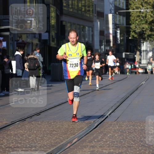06.10.2024 - 19. swb-Marathon Bremen Strokosch-Dieckow http://msf.ph/oto/7370067 06.10.2024 10:37:02 Laufen 7230, 7376, 7646, 7839, 7963, 8093, 8292, 8397, 8755, 8797, 8937 meine-sportfotos.de