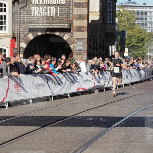 06.10.2024 - 19. swb-Marathon Bremen Luisa Fischer http://msf.ph/oto/7370069 06.10.2024 10:33:28 Ziel 7838 meine-sportfotos.de