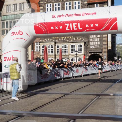 06.10.2024 - 19. swb-Marathon Bremen Luisa Fischer http://msf.ph/oto/7370150 06.10.2024 10:33:31 Ziel 7838 meine-sportfotos.de