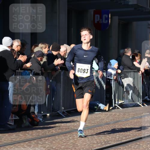 06.10.2024 - 19. swb-Marathon Bremen Strokosch-Dieckow http://msf.ph/oto/7370230 06.10.2024 10:37:09 Laufen 7230, 7376, 7646, 7839, 7963, 8093, 8292, 8397, 8755, 8797, 8937 meine-sportfotos.de