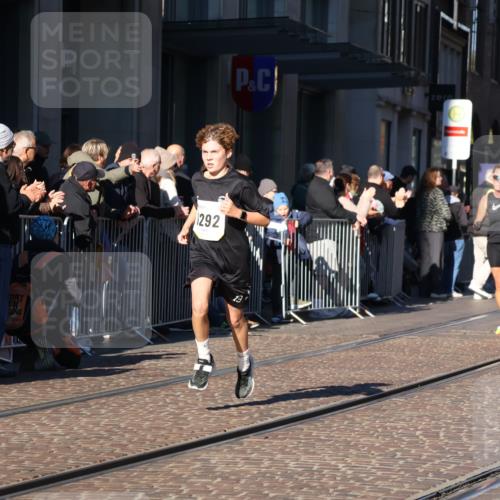 06.10.2024 - 19. swb-Marathon Bremen Strokosch-Dieckow http://msf.ph/oto/7370305 06.10.2024 10:37:12 Laufen 7376, 7646, 7839, 7963, 8292, 8397, 8755, 8797, 8937 meine-sportfotos.de