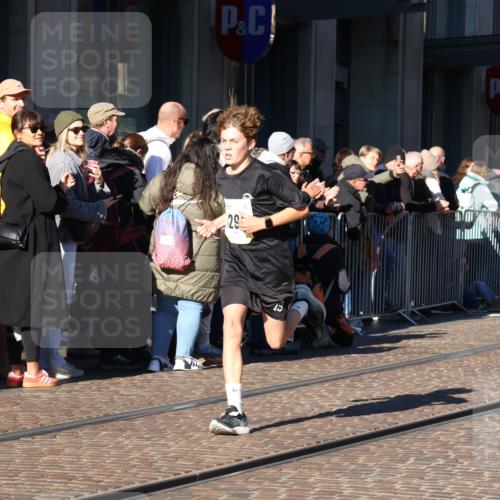 06.10.2024 - 19. swb-Marathon Bremen Strokosch-Dieckow http://msf.ph/oto/7370336 06.10.2024 10:37:13 Laufen 7376, 7646, 7839, 7963, 8292, 8397, 8631, 8755, 8797, 8937 meine-sportfotos.de