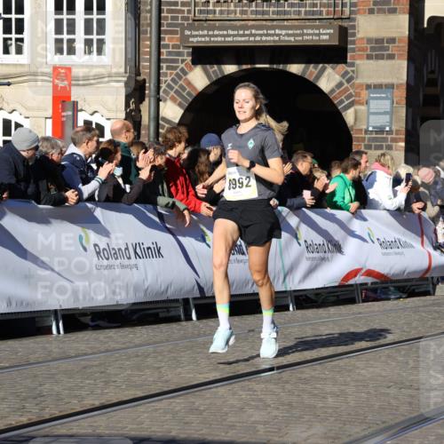 06.10.2024 - 19. swb-Marathon Bremen Strokosch-Dieckow http://msf.ph/oto/7370419 06.10.2024 10:42:06 Ziel 7033, 7081, 7496, 7523, 7579, 7605, 8000, 8060, 8441, 8785, 8992, 9064, 9082 meine-sportfotos.de