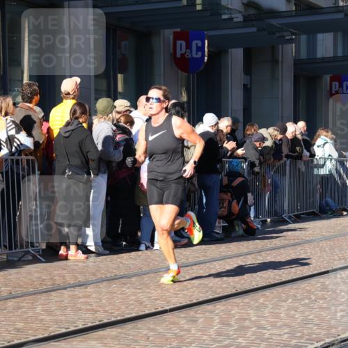 06.10.2024 - 19. swb-Marathon Bremen Strokosch-Dieckow http://msf.ph/oto/7370423 06.10.2024 10:37:16 Laufen 7376, 7646, 7839, 7963, 8397, 8602, 8631, 8755, 8797, 8937 meine-sportfotos.de