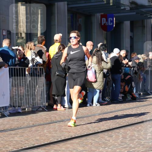 06.10.2024 - 19. swb-Marathon Bremen Strokosch-Dieckow http://msf.ph/oto/7370435 06.10.2024 10:37:16 Laufen 7376, 7646, 7839, 7963, 8397, 8602, 8631, 8755, 8797, 8937 meine-sportfotos.de