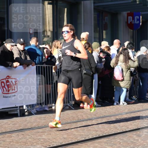 06.10.2024 - 19. swb-Marathon Bremen Strokosch-Dieckow http://msf.ph/oto/7370454 06.10.2024 10:37:16 Laufen 7376, 7646, 7839, 7963, 8397, 8602, 8631, 8755, 8797, 8937 meine-sportfotos.de