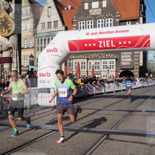 06.10.2024 - 19. swb-Marathon Bremen Luisa Fischer http://msf.ph/oto/7370496 06.10.2024 10:33:55 Ziel 8139, 8543, 8735 meine-sportfotos.de