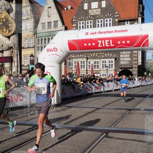 06.10.2024 - 19. swb-Marathon Bremen Luisa Fischer http://msf.ph/oto/7370513 06.10.2024 10:33:55 Ziel 8139, 8543, 8735 meine-sportfotos.de
