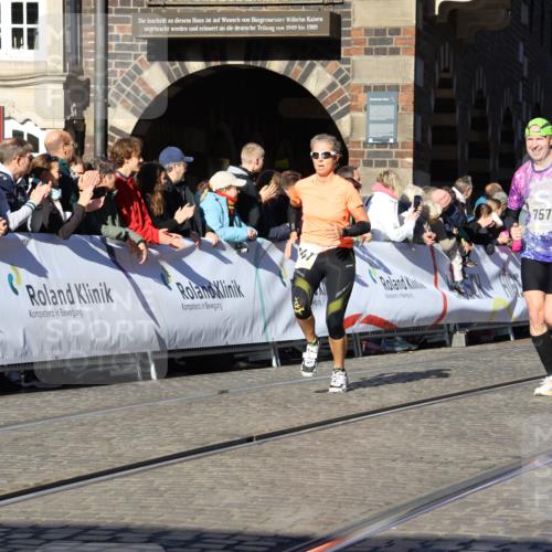 06.10.2024 - 19. swb-Marathon Bremen Strokosch-Dieckow http://msf.ph/oto/7370536 06.10.2024 10:42:08 Ziel 7081, 7496, 7523, 7579, 7605, 8000, 8060, 8441, 8785, 8796, 8992, 9064, 9082 meine-sportfotos.de