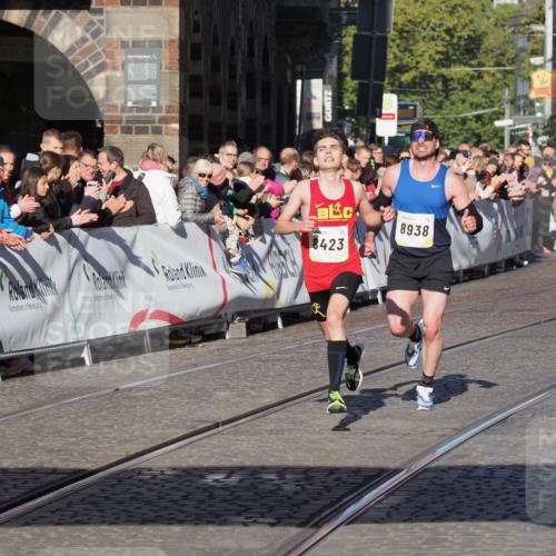06.10.2024 - 19. swb-Marathon Bremen Luisa Fischer http://msf.ph/oto/7370611 06.10.2024 10:34:03 Ziel 8423, 8938 meine-sportfotos.de