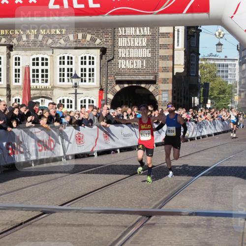 06.10.2024 - 19. swb-Marathon Bremen Luisa Fischer http://msf.ph/oto/7370680 06.10.2024 10:34:05 Ziel 8423, 8750, 8938 meine-sportfotos.de