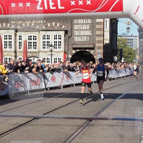 06.10.2024 - 19. swb-Marathon Bremen Luisa Fischer http://msf.ph/oto/7370686 06.10.2024 10:34:05 Ziel 8423, 8750, 8938 meine-sportfotos.de