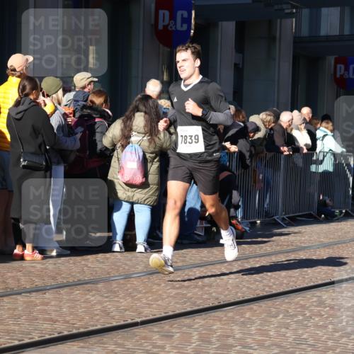 06.10.2024 - 19. swb-Marathon Bremen Strokosch-Dieckow http://msf.ph/oto/7370730 06.10.2024 10:37:32 Laufen 7019, 7646, 7839, 7963, 8583, 8602, 8631, 8755 meine-sportfotos.de