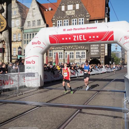 06.10.2024 - 19. swb-Marathon Bremen Luisa Fischer http://msf.ph/oto/7370816 06.10.2024 10:34:06 Ziel 8423, 8750, 8938 meine-sportfotos.de
