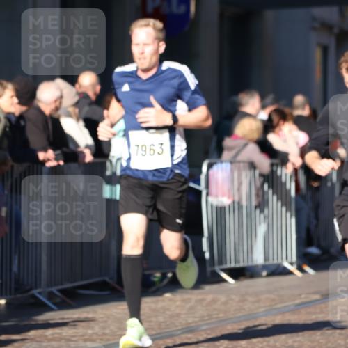 06.10.2024 - 19. swb-Marathon Bremen Strokosch-Dieckow http://msf.ph/oto/7370884 06.10.2024 10:37:37 Laufen 7019, 7963, 8198, 8583, 8602, 8631, 8755 meine-sportfotos.de