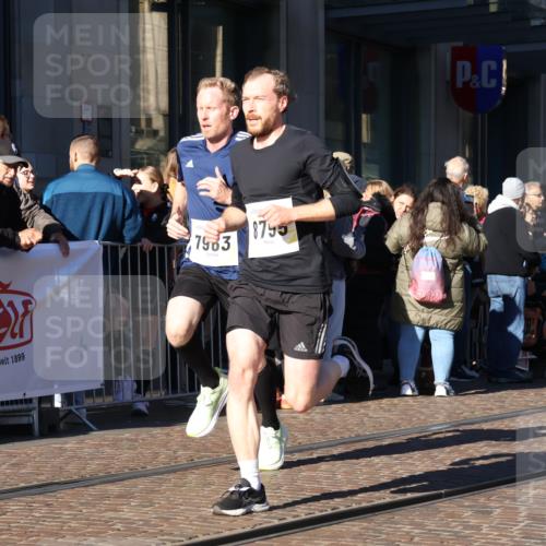 06.10.2024 - 19. swb-Marathon Bremen Strokosch-Dieckow http://msf.ph/oto/7370974 06.10.2024 10:37:39 Laufen 7019, 7963, 8198, 8583, 8602, 8631, 8755 meine-sportfotos.de