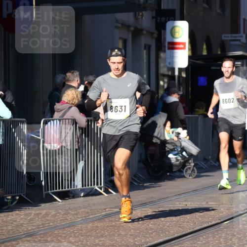 06.10.2024 - 19. swb-Marathon Bremen Strokosch-Dieckow http://msf.ph/oto/7371005 06.10.2024 10:37:47 Laufen 7019, 8198, 8583, 8602, 8631, 8792 meine-sportfotos.de