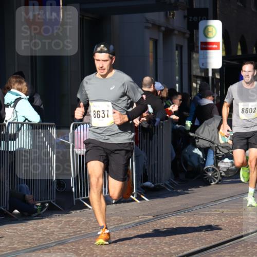 06.10.2024 - 19. swb-Marathon Bremen Strokosch-Dieckow http://msf.ph/oto/7371021 06.10.2024 10:37:48 Laufen 7019, 8198, 8583, 8602, 8631, 8792 meine-sportfotos.de