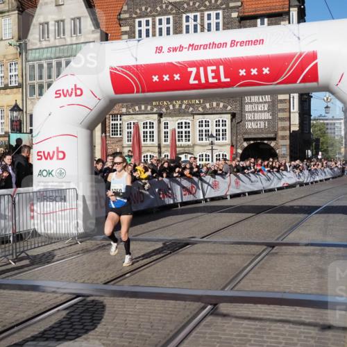 06.10.2024 - 19. swb-Marathon Bremen Luisa Fischer http://msf.ph/oto/7371063 06.10.2024 10:34:11 Ziel 8423, 8750, 8938 meine-sportfotos.de