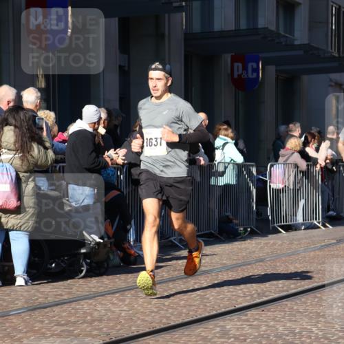 06.10.2024 - 19. swb-Marathon Bremen Strokosch-Dieckow http://msf.ph/oto/7371066 06.10.2024 10:37:49 Laufen 7019, 8198, 8583, 8602, 8631, 8792 meine-sportfotos.de