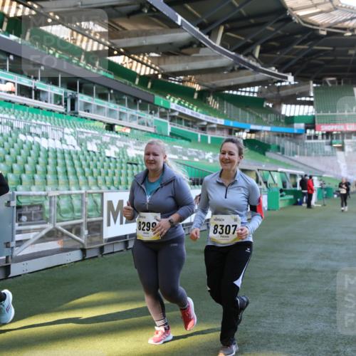 06.10.2024 - 19. swb-Marathon Bremen Yannick Fuchs http://msf.ph/oto/7371068 06.10.2024 10:42:46 Laufen im Stadion 7069, 7096, 7097, 7174, 7422, 7426, 7497, 7795, 7859, 8087, 8243, 8262, 8280, 8281, 8284, 8299, 8307, 8484, 8487, 8669, 8692, 8882, 8886, 8887, 8942, 8963, 8976, 9998 meine-sportfotos.de