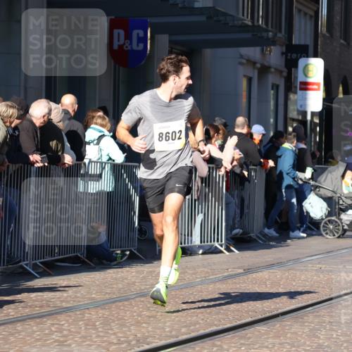 06.10.2024 - 19. swb-Marathon Bremen Strokosch-Dieckow http://msf.ph/oto/7371090 06.10.2024 10:37:50 Laufen 7019, 8198, 8583, 8602, 8631, 8792 meine-sportfotos.de