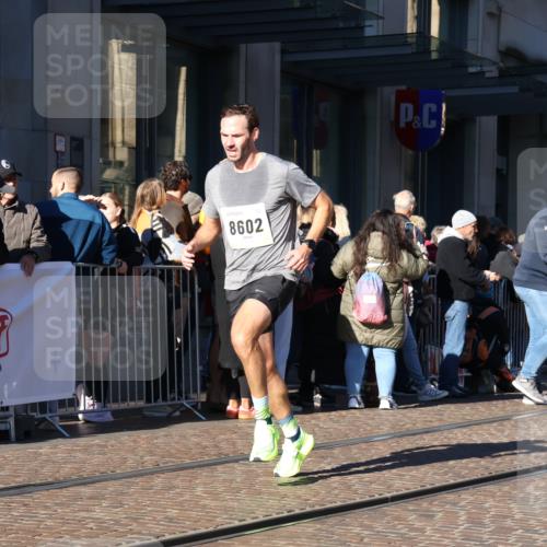 06.10.2024 - 19. swb-Marathon Bremen Strokosch-Dieckow http://msf.ph/oto/7371141 06.10.2024 10:37:52 Laufen 7019, 8198, 8583, 8602, 8631, 8792 meine-sportfotos.de