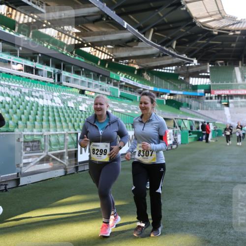 06.10.2024 - 19. swb-Marathon Bremen Yannick Fuchs http://msf.ph/oto/7371144 06.10.2024 10:42:46 Laufen im Stadion 7069, 7096, 7097, 7174, 7422, 7426, 7497, 7795, 7859, 8087, 8243, 8262, 8280, 8281, 8284, 8299, 8307, 8484, 8487, 8669, 8692, 8882, 8886, 8887, 8942, 8963, 8976, 9998 meine-sportfotos.de