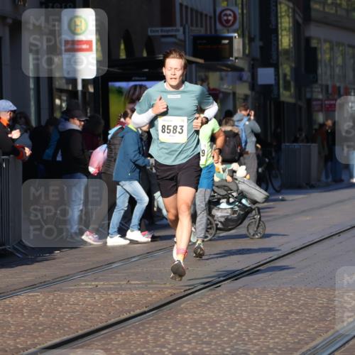 06.10.2024 - 19. swb-Marathon Bremen Strokosch-Dieckow http://msf.ph/oto/7371153 06.10.2024 10:37:56 Laufen 7019, 8198, 8583, 8602, 8792 meine-sportfotos.de