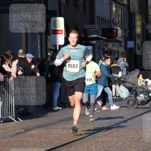 06.10.2024 - 19. swb-Marathon Bremen Strokosch-Dieckow http://msf.ph/oto/7371165 06.10.2024 10:37:57 Laufen 7019, 8198, 8583, 8781, 8792 meine-sportfotos.de