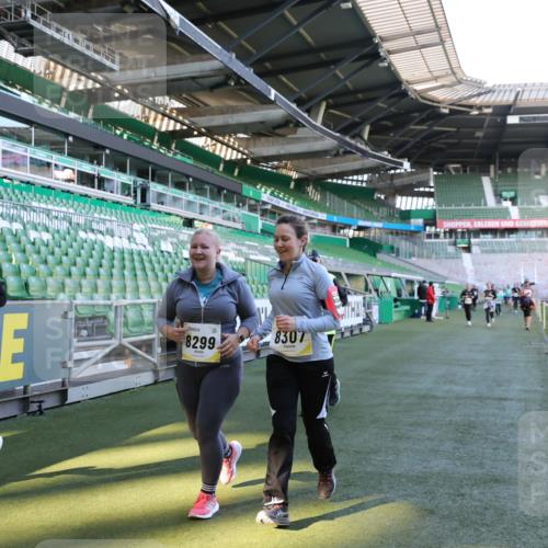 06.10.2024 - 19. swb-Marathon Bremen Yannick Fuchs http://msf.ph/oto/7371207 06.10.2024 10:42:46 Laufen im Stadion 7069, 7096, 7097, 7174, 7422, 7426, 7497, 7795, 7859, 8087, 8243, 8262, 8280, 8281, 8284, 8299, 8307, 8484, 8487, 8669, 8692, 8882, 8886, 8887, 8942, 8963, 8976, 9998 meine-sportfotos.de