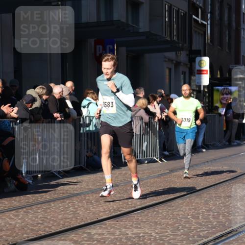 06.10.2024 - 19. swb-Marathon Bremen Strokosch-Dieckow http://msf.ph/oto/7371208 06.10.2024 10:37:59 Laufen 7019, 8198, 8583, 8781, 8792 meine-sportfotos.de