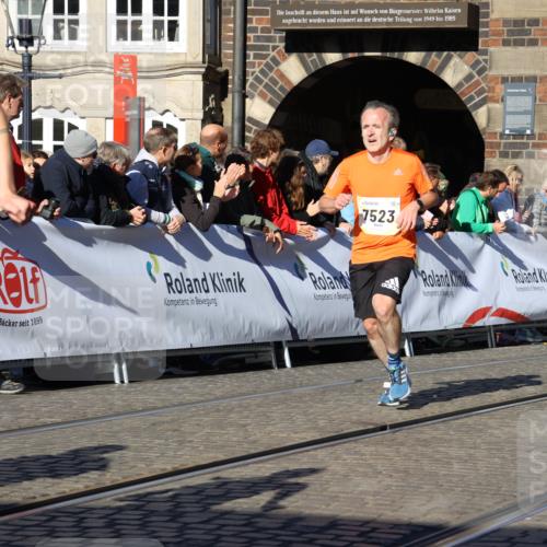 06.10.2024 - 19. swb-Marathon Bremen Strokosch-Dieckow http://msf.ph/oto/7371213 06.10.2024 10:42:15 Ziel 7081, 7363, 7496, 7523, 7605, 8000, 8060, 8209, 8226, 8654, 8785, 8796, 8813, 9082 meine-sportfotos.de