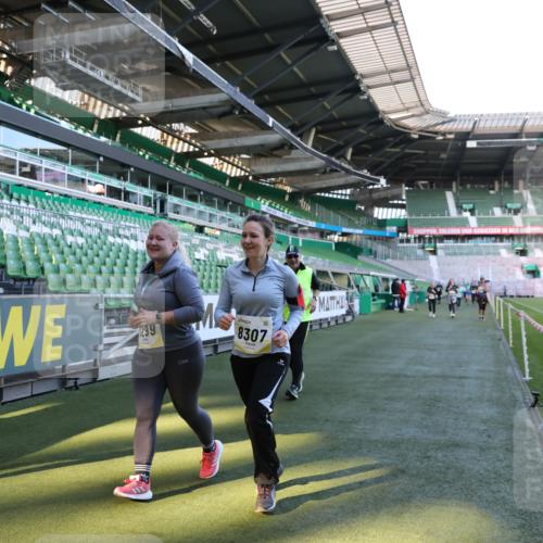 06.10.2024 - 19. swb-Marathon Bremen Yannick Fuchs http://msf.ph/oto/7371233 06.10.2024 10:42:47 Laufen im Stadion 7069, 7096, 7097, 7174, 7271, 7422, 7426, 7497, 7795, 7859, 8087, 8243, 8262, 8280, 8281, 8284, 8299, 8307, 8484, 8487, 8669, 8692, 8882, 8886, 8887, 8942, 8963, 8976, 9998 meine-sportfotos.de