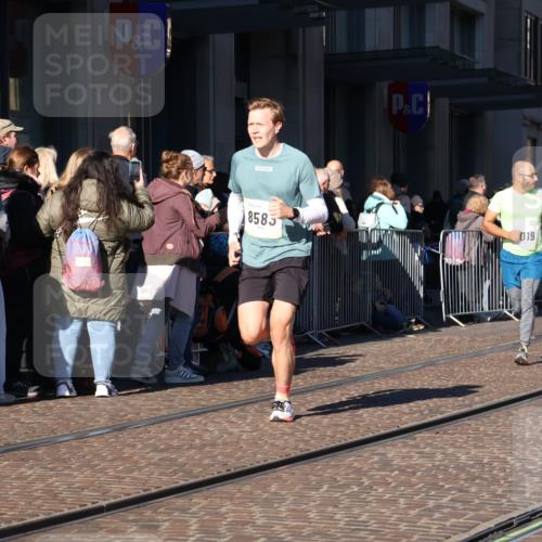 06.10.2024 - 19. swb-Marathon Bremen Strokosch-Dieckow http://msf.ph/oto/7371240 06.10.2024 10:37:59 Laufen 7019, 8198, 8583, 8781, 8792 meine-sportfotos.de