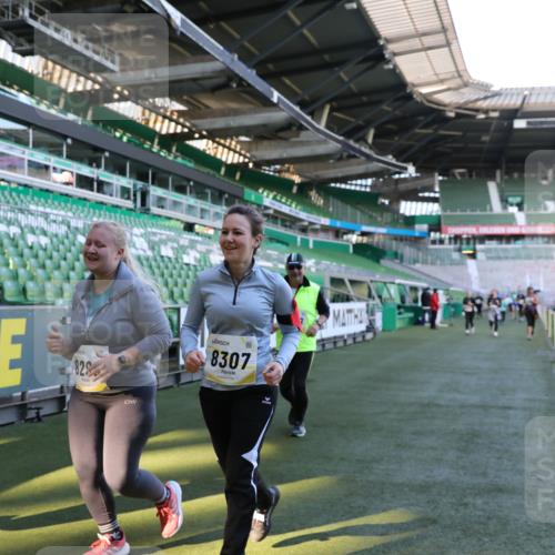 06.10.2024 - 19. swb-Marathon Bremen Yannick Fuchs http://msf.ph/oto/7371244 06.10.2024 10:42:47 Laufen im Stadion 7069, 7096, 7097, 7174, 7271, 7422, 7426, 7497, 7795, 7859, 8087, 8243, 8262, 8280, 8281, 8284, 8299, 8307, 8484, 8487, 8669, 8692, 8882, 8886, 8887, 8942, 8963, 8976, 9998 meine-sportfotos.de