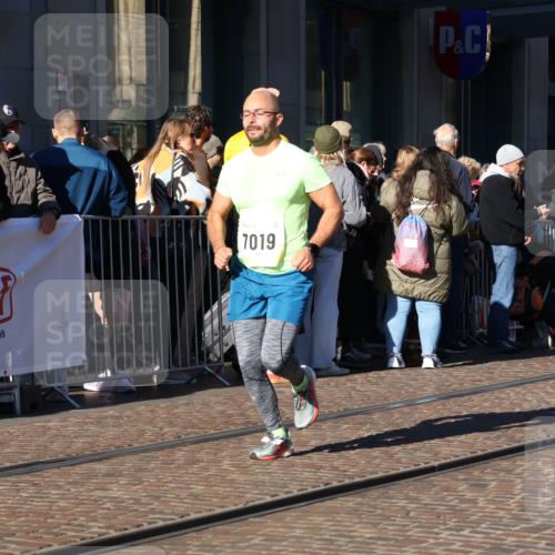 06.10.2024 - 19. swb-Marathon Bremen Strokosch-Dieckow http://msf.ph/oto/7371303 06.10.2024 10:38:02 Laufen 7019, 8198, 8583, 8781, 8792, 8956 meine-sportfotos.de