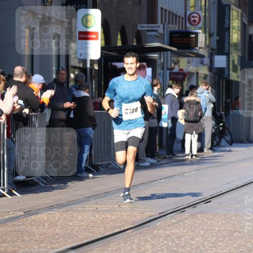 06.10.2024 - 19. swb-Marathon Bremen Strokosch-Dieckow http://msf.ph/oto/7371332 06.10.2024 10:38:09 Laufen 8198, 8781, 8792, 8956 meine-sportfotos.de