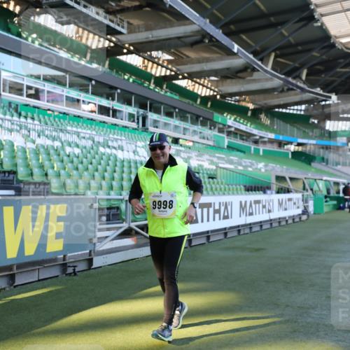 06.10.2024 - 19. swb-Marathon Bremen Yannick Fuchs http://msf.ph/oto/7371339 06.10.2024 10:42:48 Laufen im Stadion 7069, 7096, 7097, 7174, 7271, 7422, 7426, 7497, 7795, 7859, 8087, 8243, 8262, 8280, 8281, 8284, 8299, 8307, 8484, 8487, 8882, 8886, 8887, 8942, 8963, 8976, 9998 meine-sportfotos.de