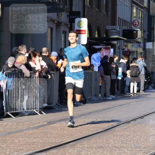 06.10.2024 - 19. swb-Marathon Bremen Strokosch-Dieckow http://msf.ph/oto/7371351 06.10.2024 10:38:10 Laufen 8198, 8781, 8792, 8956 meine-sportfotos.de